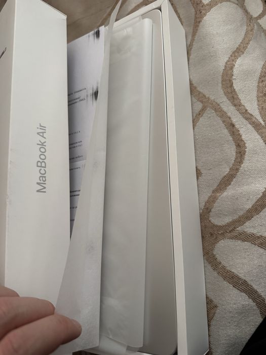 Продам Макбук Эйр М3