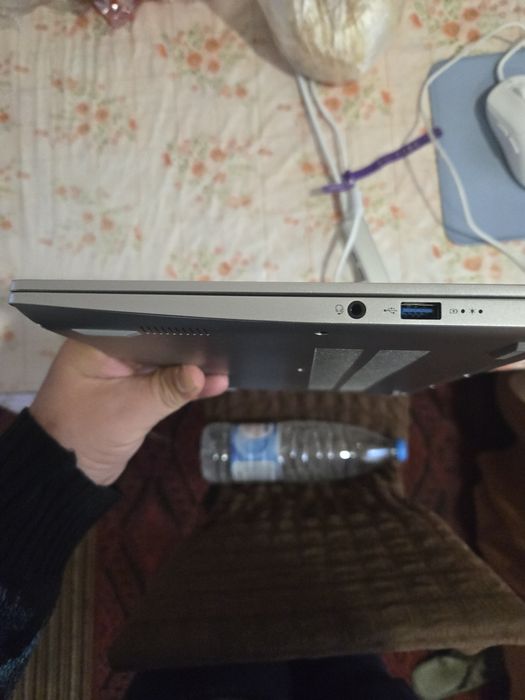 Продавъм въпросния лаптоп аксер с 16 рам  и 512 ссд  лаптопа е като чисто нов  в гаранция март месец е взиман от технополис