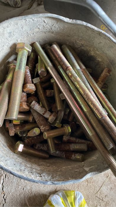 Болты гайки шпильки анкера