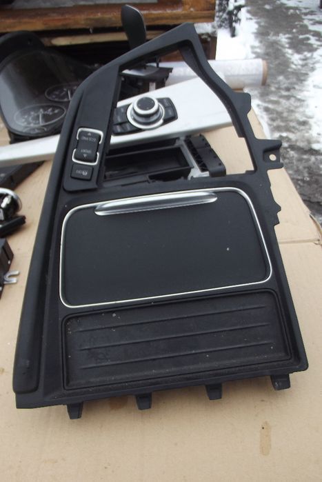 Scrumiera BMW F30 F31 ornament consola centrala dezmembrez BMW f30 2.0