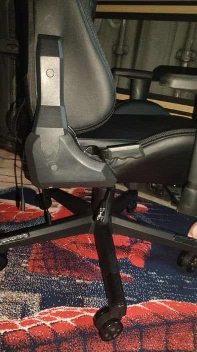 Scaun gaming cu lumini