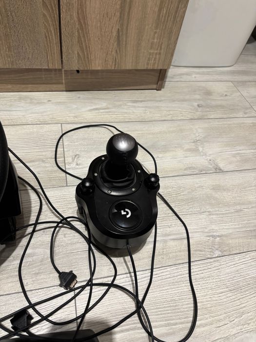 Волан със скоростен лост Logitech G29 за компютър и плейстейшън