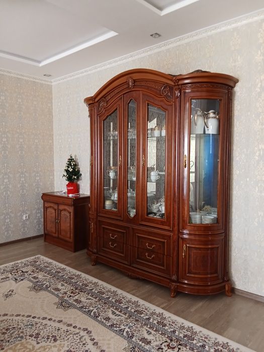 Сервант с комодом в отличном состоянии