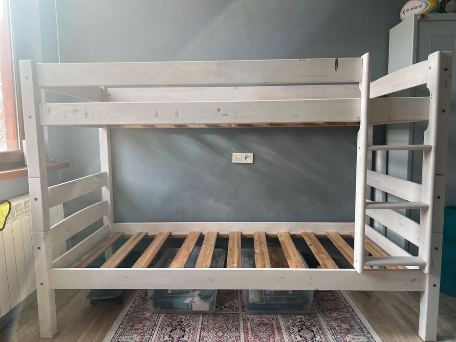 продам двухъярусную кровать