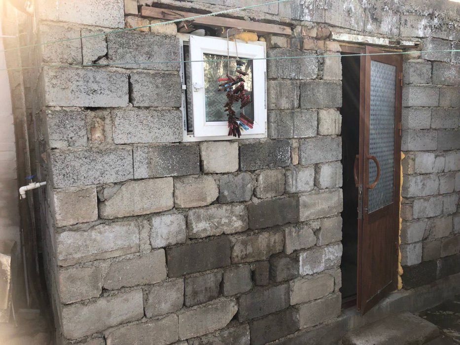 Домик в общем дворе 2 комнаты со своим двориком