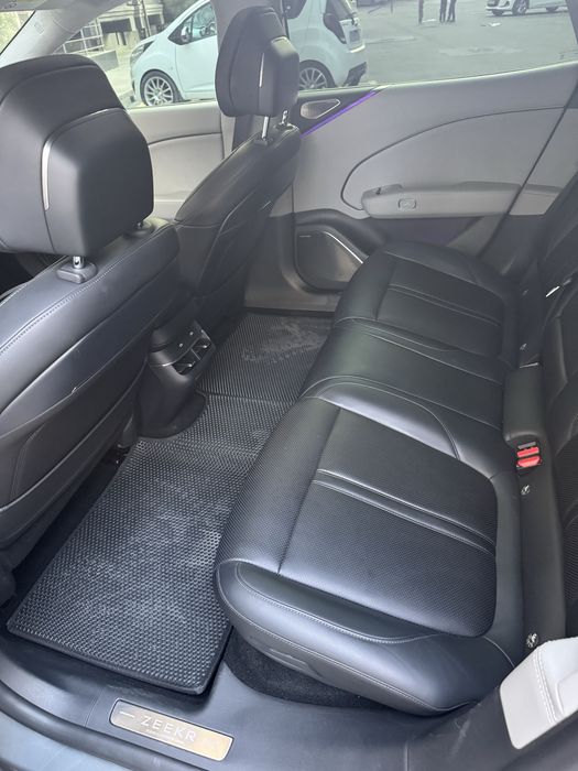 Автомобиль ZEEKR 007