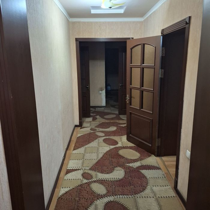 Продаю 6 комнатную квартиру Сергели массив Строитель
