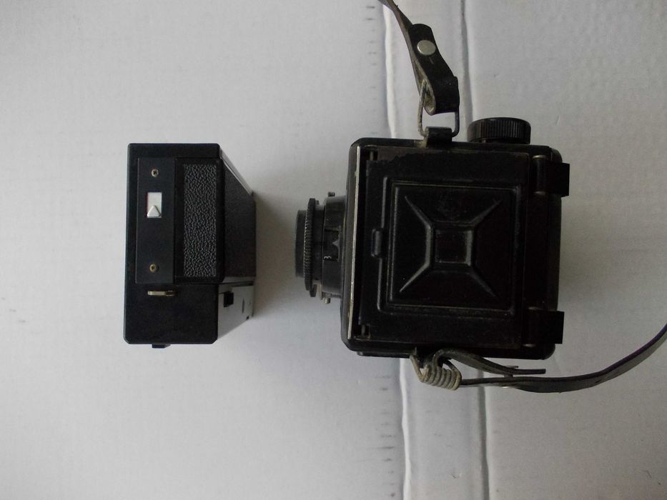 2 aparate de fotografiat vechi de colectie