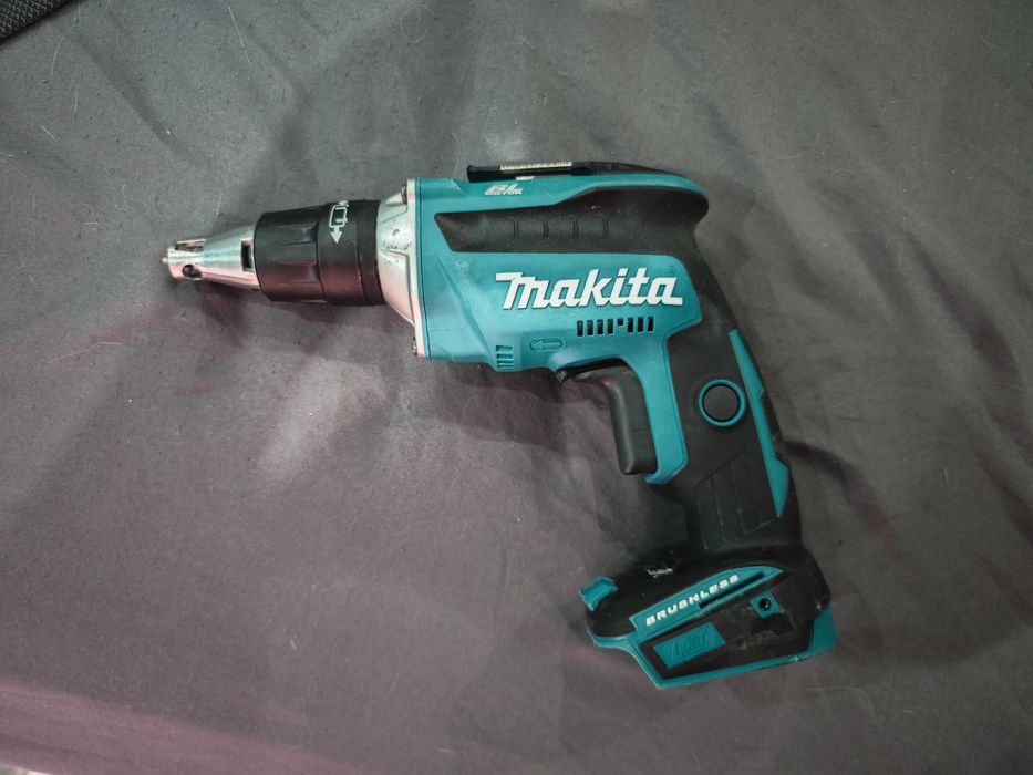 Винтоверт за гипсокартон  Makita DFS452