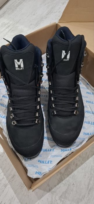 Мъжки обувки G TREK 5 GORE-TEX

Предназначени за преходи на дълги разс