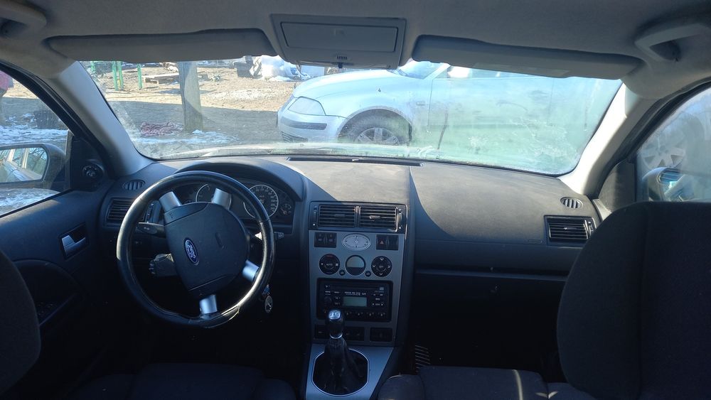 Vand sau schimb FORD MONDEO (urgent )