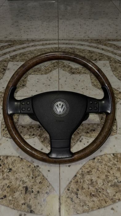 Оригинален махагонов мултиволан за Volkswagen (VW) с Airbag – ТОП състояние!