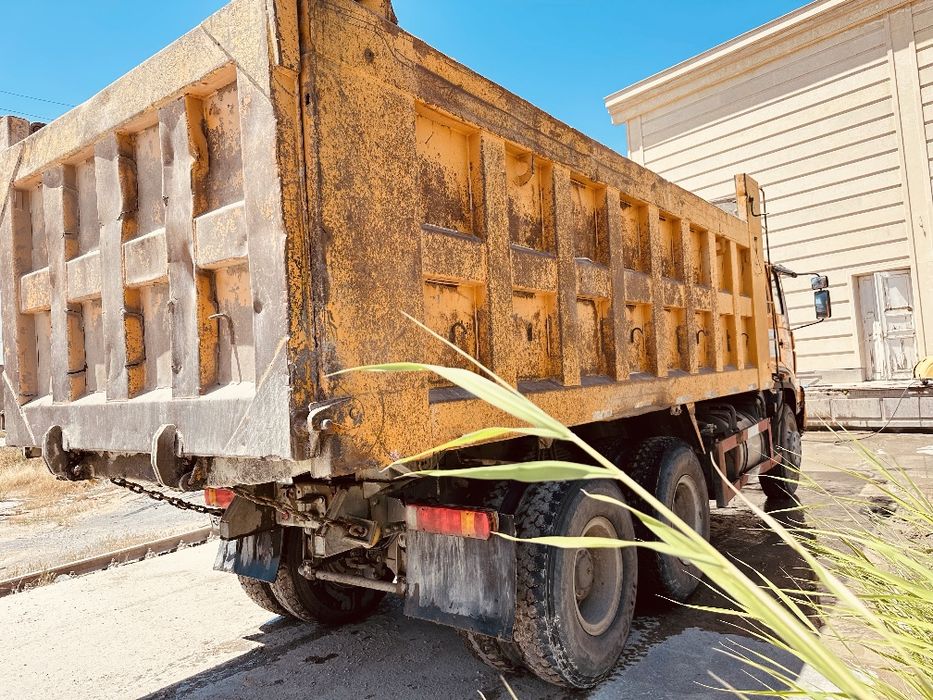 Howo SINOTRUK sotiladi