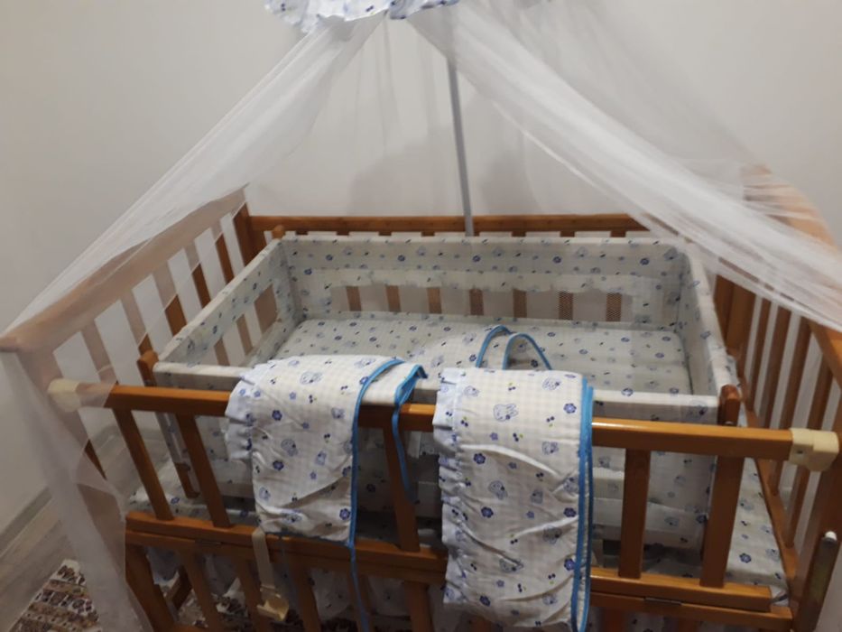 Детская кроватка