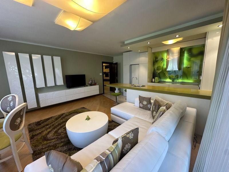 Тристаен апартамент  С ГАРАЖ в ж.к. Бояна.