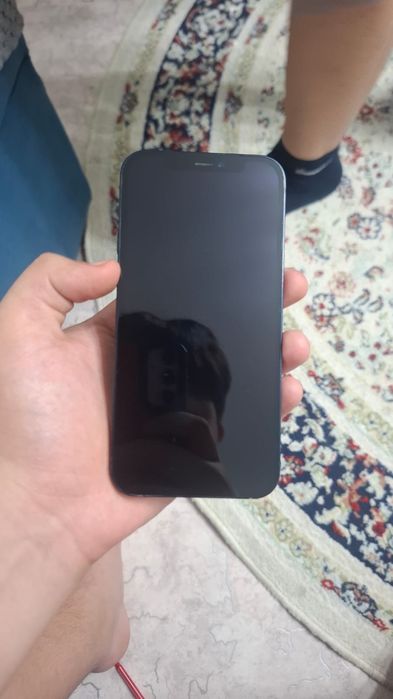 iPhone 12.  64гб