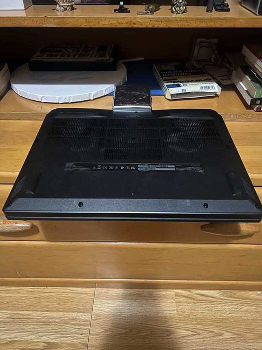 Vând laptop gaming Acer Nitro 16, în stare foarte bună, folosit cu grijă. Laptopul este perfect pentru gaming, editare și utilizare zilnică
