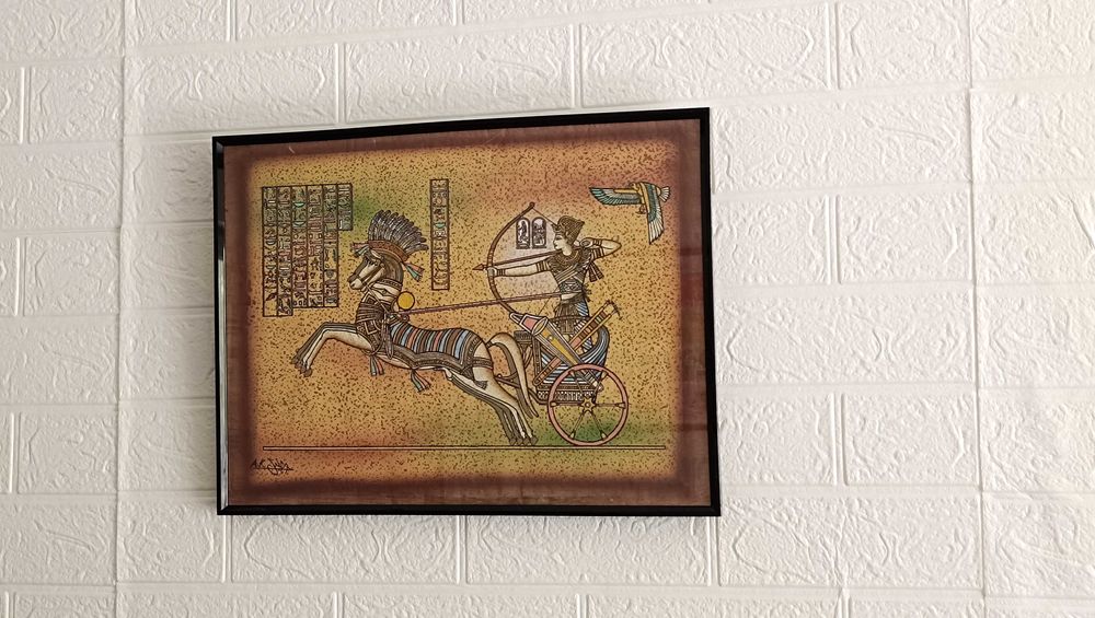 Papirus egiptean autentic — Faraonul pe Carul de Luptă - papirus înrămat