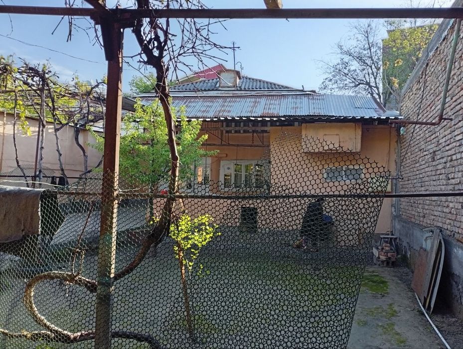 Hovli sotiladi ( Chashmayi Hizr koʻchasida joylashgan )