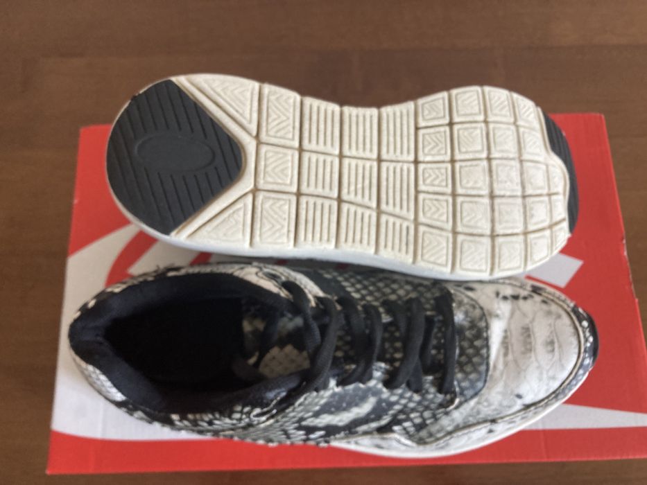 Дамски маратонки в змийски десен