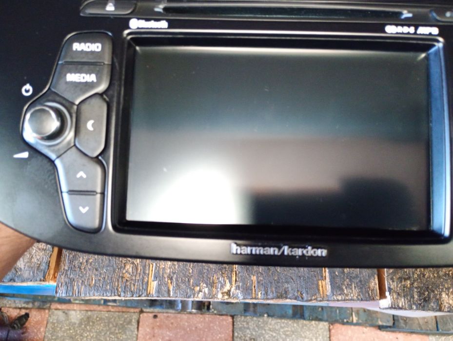 Navigatie original kia ceed harman kardon model dupa 2011 cod 96560a2110wk perfect functionala