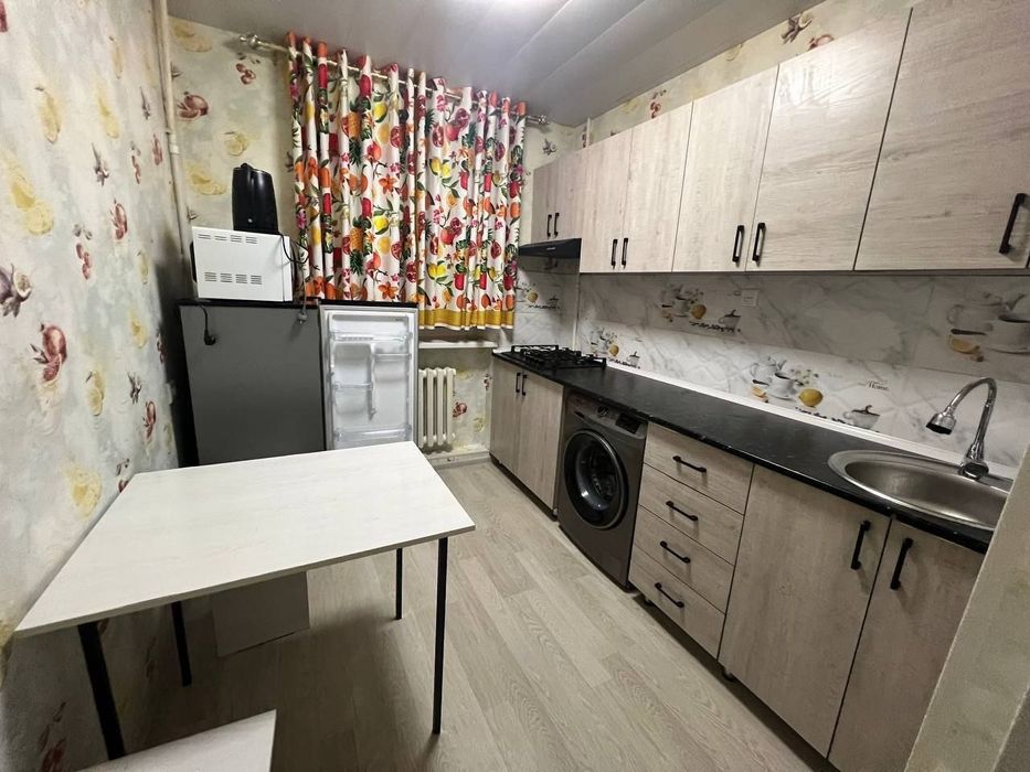 Сдается 1 комнатная квартира 
С обстановкой 
Этаж: 2
Район: Телеграф
Ц