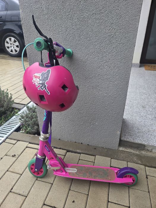 Trotineta copii Decathlon cu casca