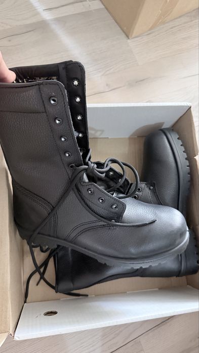 Берцы новые………………