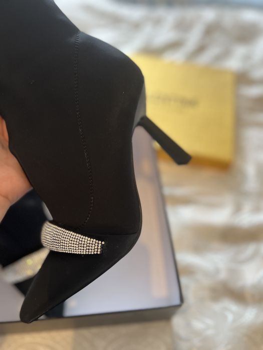 Продам сапожки valentino