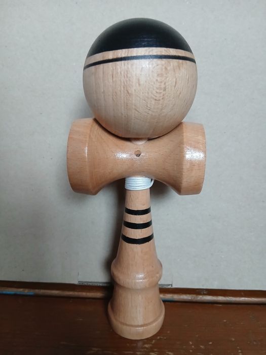 Vând Kendama lemn