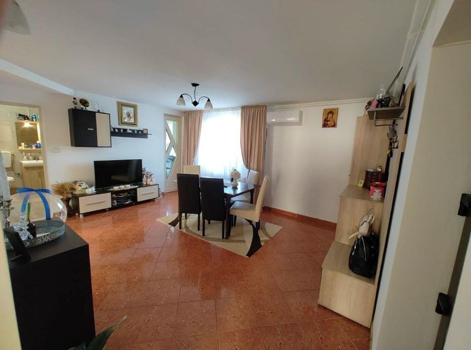 Vând apartament in Crișeni