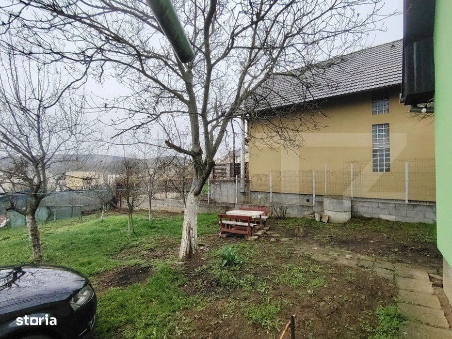 Casa cu 2 apartamente in Livezeni