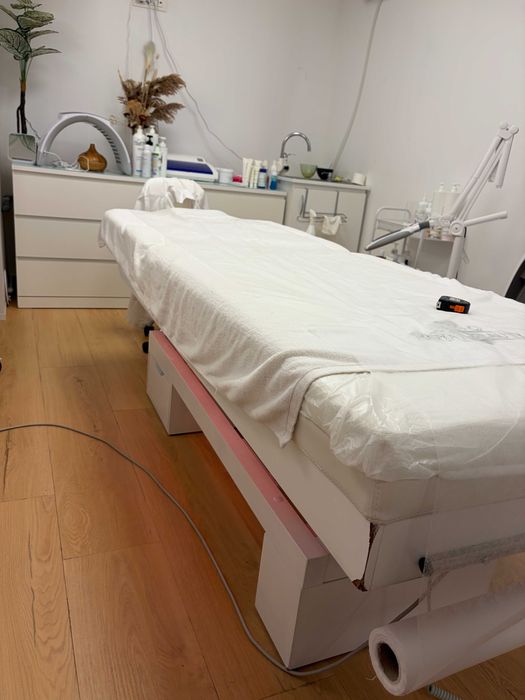 Pat cosmetic/spa electric reglabil in inaltime si cu incalzire in pat cu telecomanda -