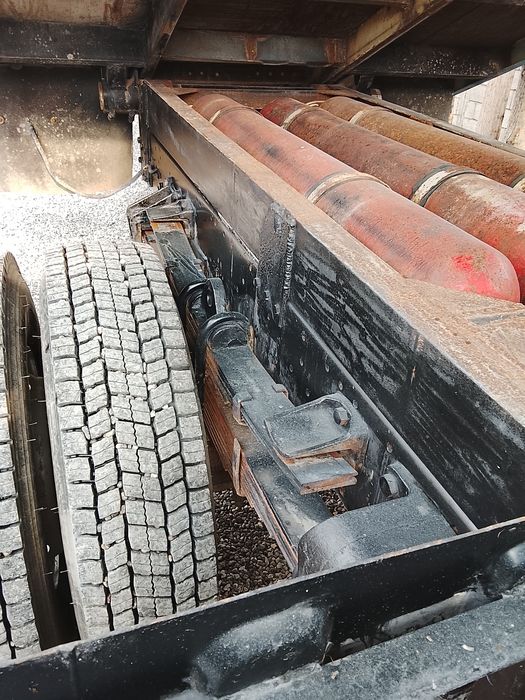 Zil sotiladi narxini kelishamiz