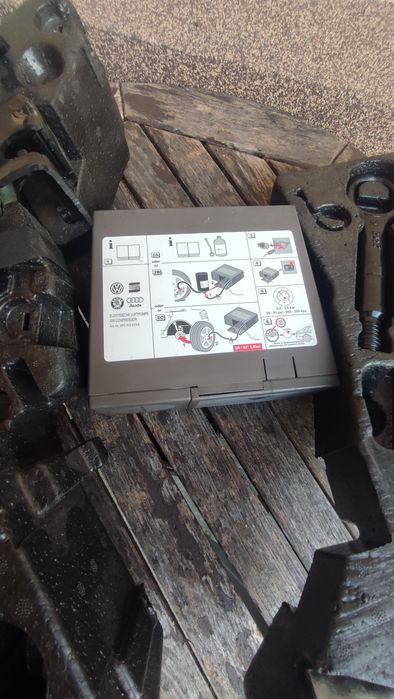 Set cric + cheie + compressor Audi Q7