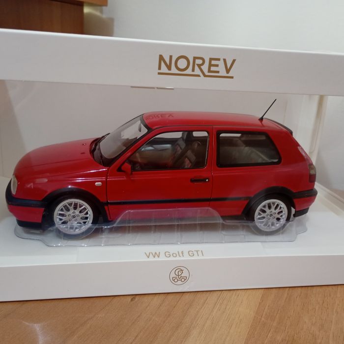 Machetă 1:18 Golf 8 gti.