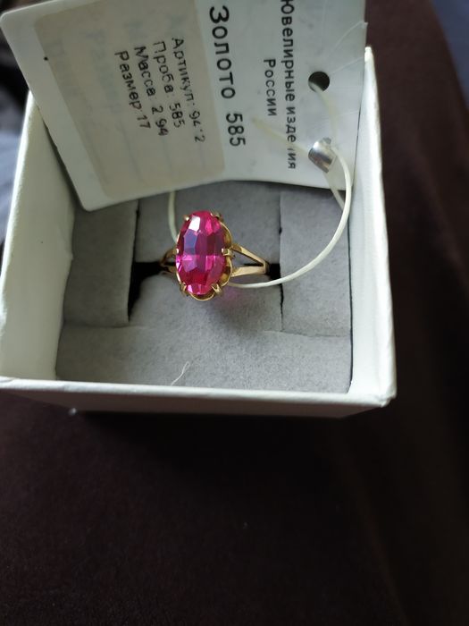 Продам Кольцо. Золото. Проба 585.  Новое. Цена- 150.000.