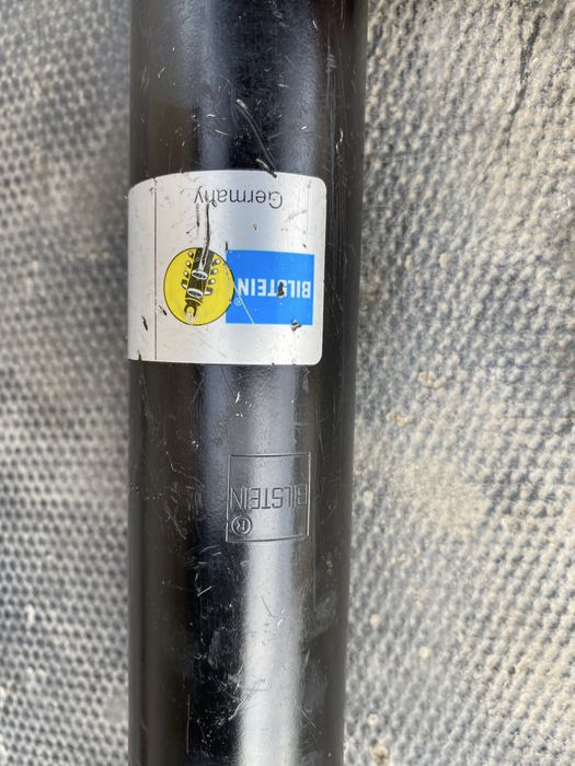 Продам передний амортизатор на пассат