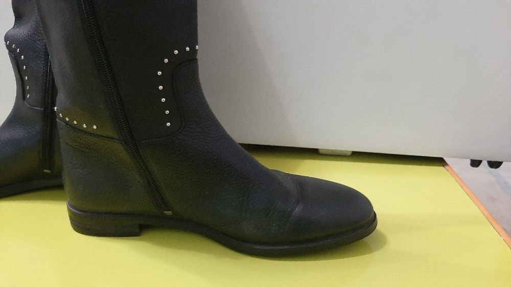 Женские сапоги кожанные