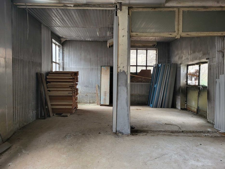 Продава се Промишлена сграда в Смолян, Промишлена зона - Север - 4400 кв.м за 69 €/кв.м - Снимка #4