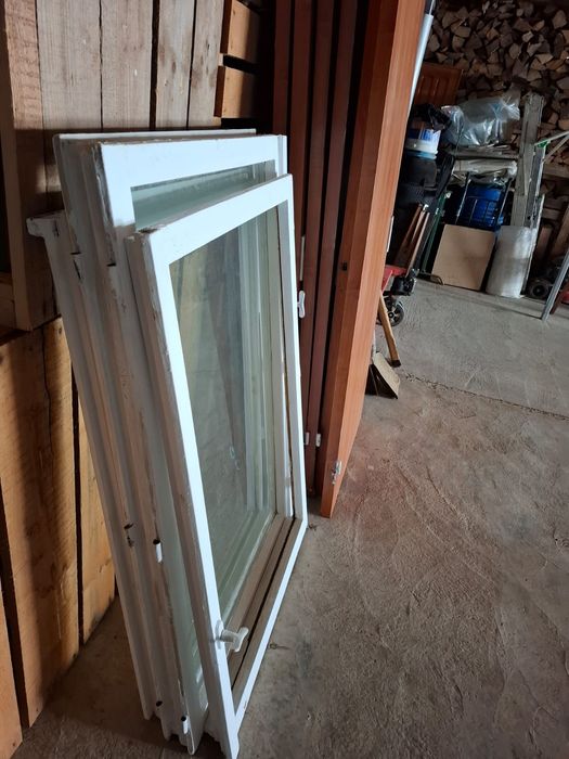 Ușă lemn si cercevele geamuri