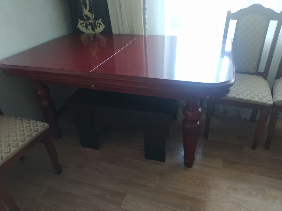 Продам стол и стулья