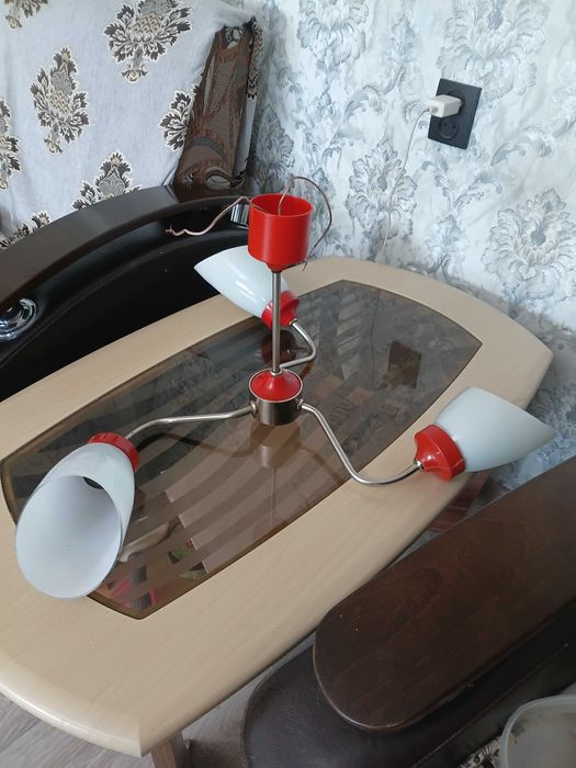 Люстра потолочная , 3-х рожковая .