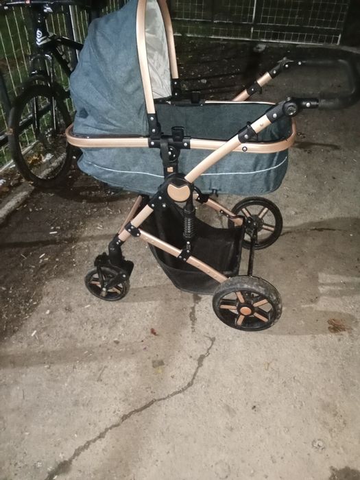 Коляска почти новая