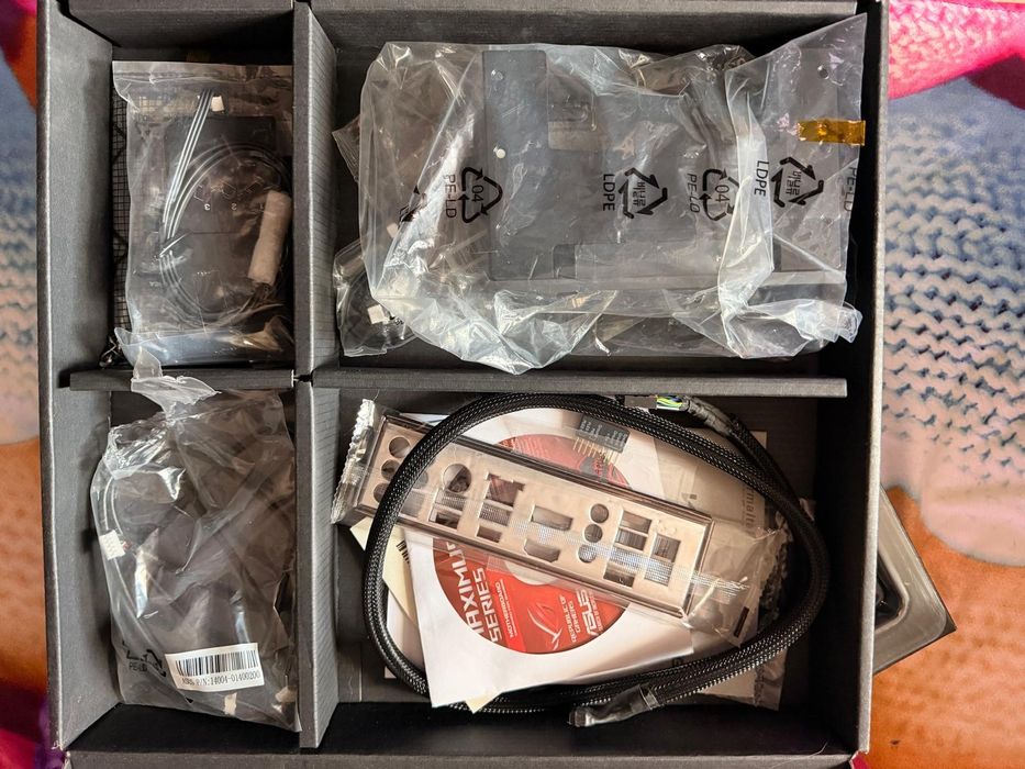 Placa de bazaASUS ROG Maximus VIII Extreme - testată, stare impecabilă, completă