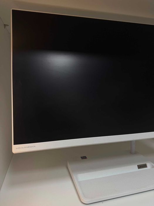 Dracula Amanet: Lenovo IdeaCentre AIO 3 24" Ryzen 7 7730u  16Gb Ram, 512Gb SSD, Full HD.