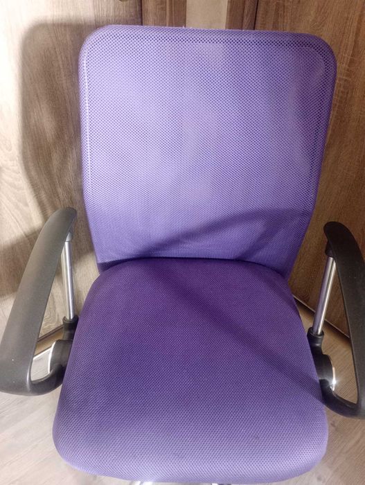 Scaun de birou rotativ