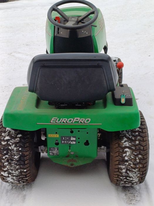 De vânzare tractoraz tuns gazon