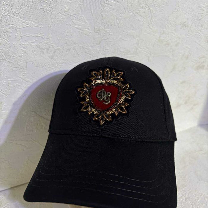 Маркови шапки с ръчно изработена бродерия лого markovi shapki broderia