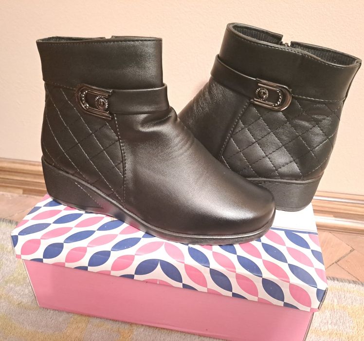 Дамски боти-15лв